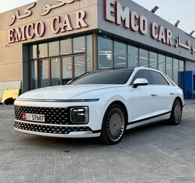 Hyundai Azera 2024 fro sale in abu dhabi at emco cars best used car dealership