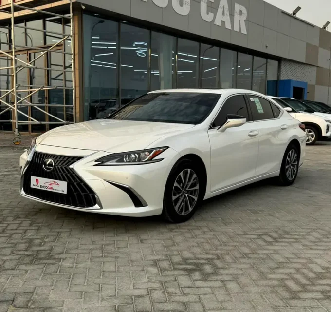 Lexus ES 350 in emco cars showrrom abu dhabi