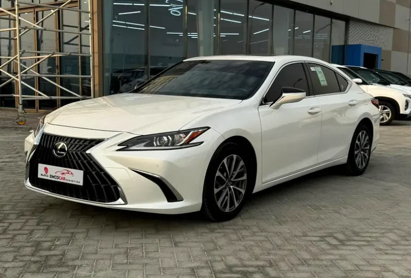 Lexus ES 350 in emco cars showrrom abu dhabi